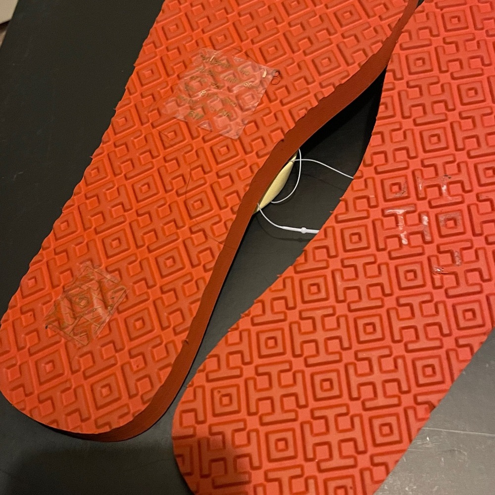Tory Burch flip flops size 6 bag included - Picture 4 of 5